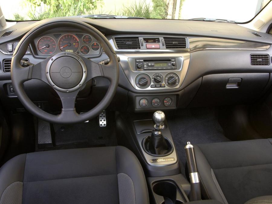  Mitsubishi Lancer Evolution IX MR 2007 года  (фото 77 из 129)